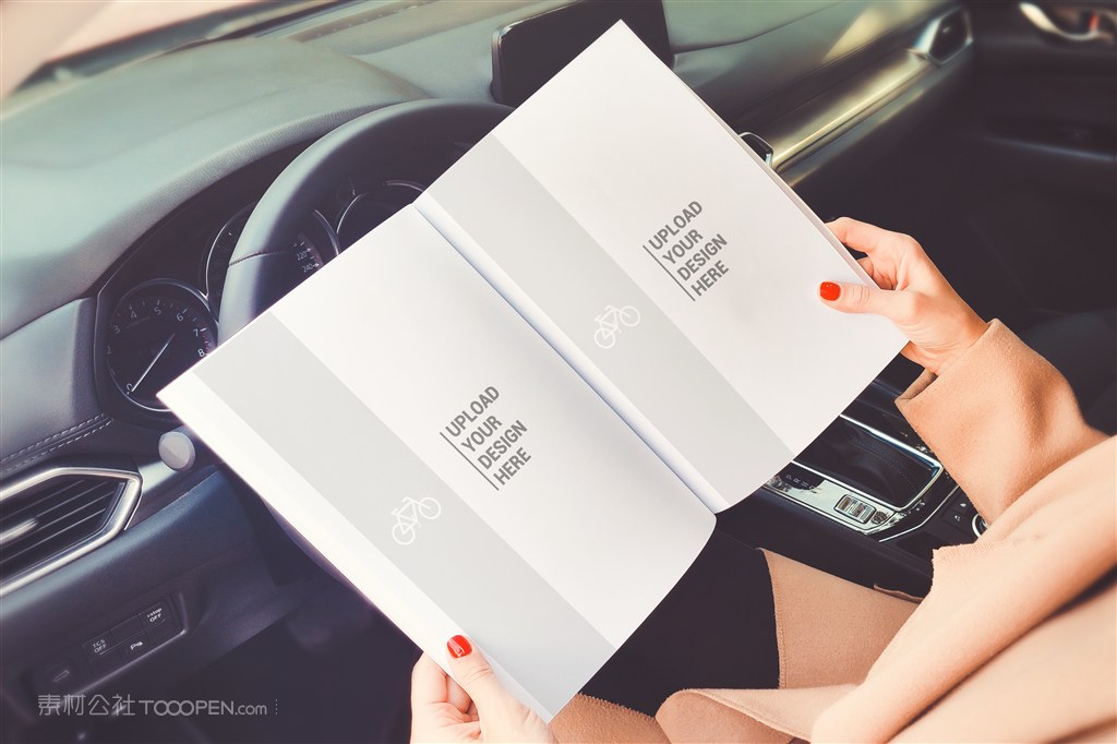 车内手持画册样机