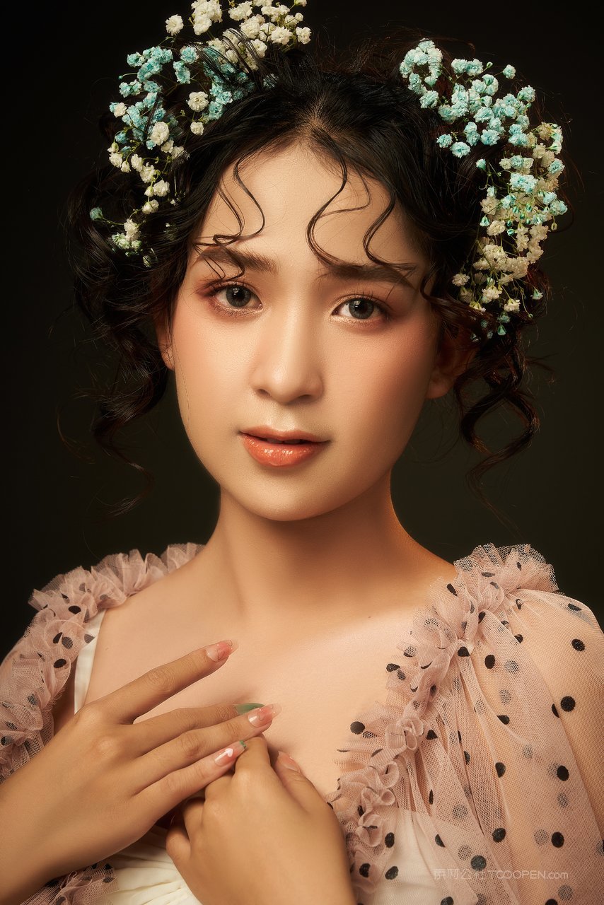 亚洲精品久久国产高清美女大学生艺术照写真图片