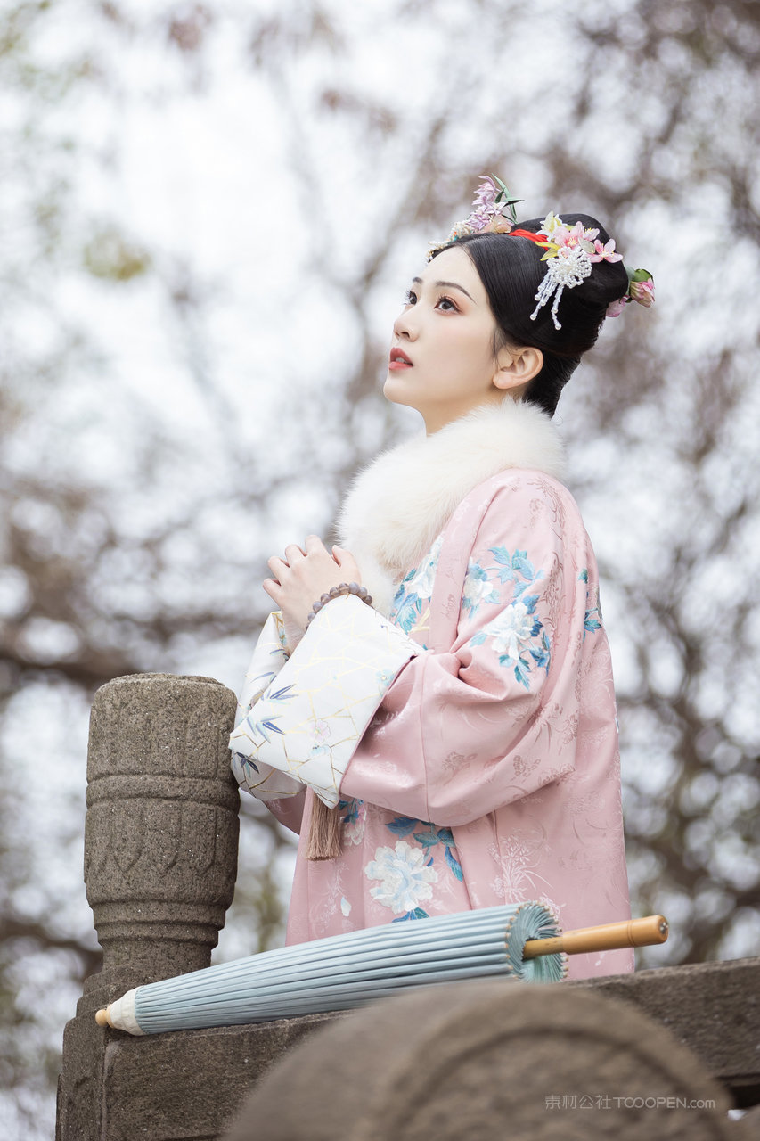 高颜值漂亮古装小姐姐旗袍艺术照写真图片