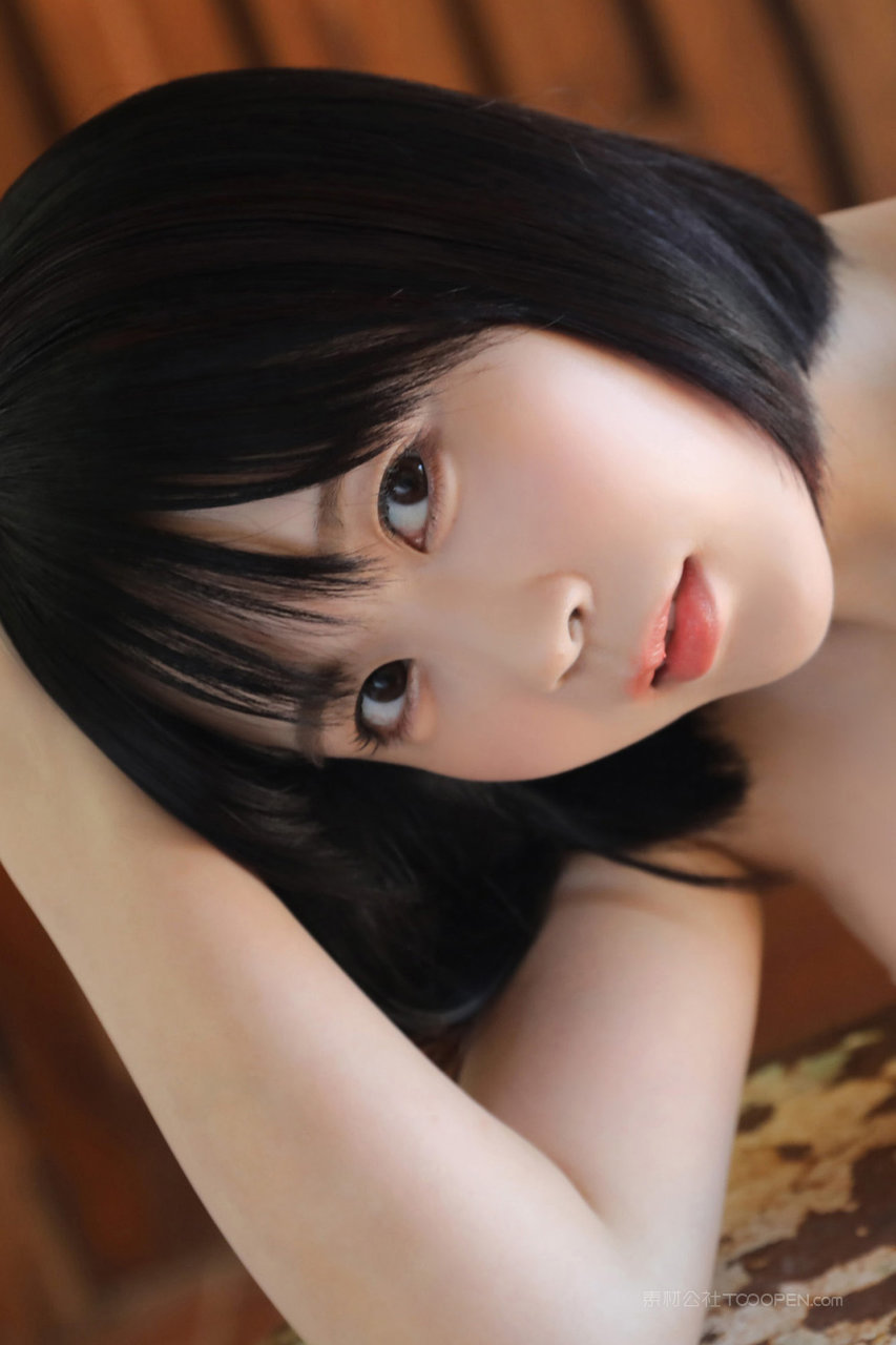 短发女孩高清特写图片