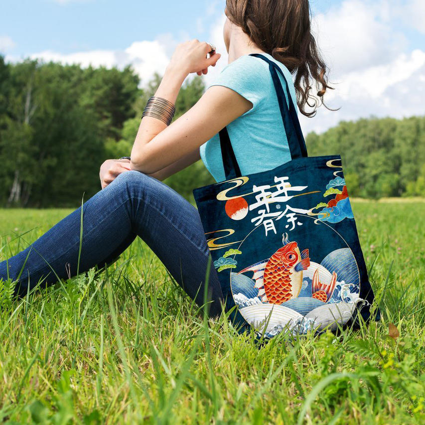 红色年年有余国潮文手提袋样机 (4)