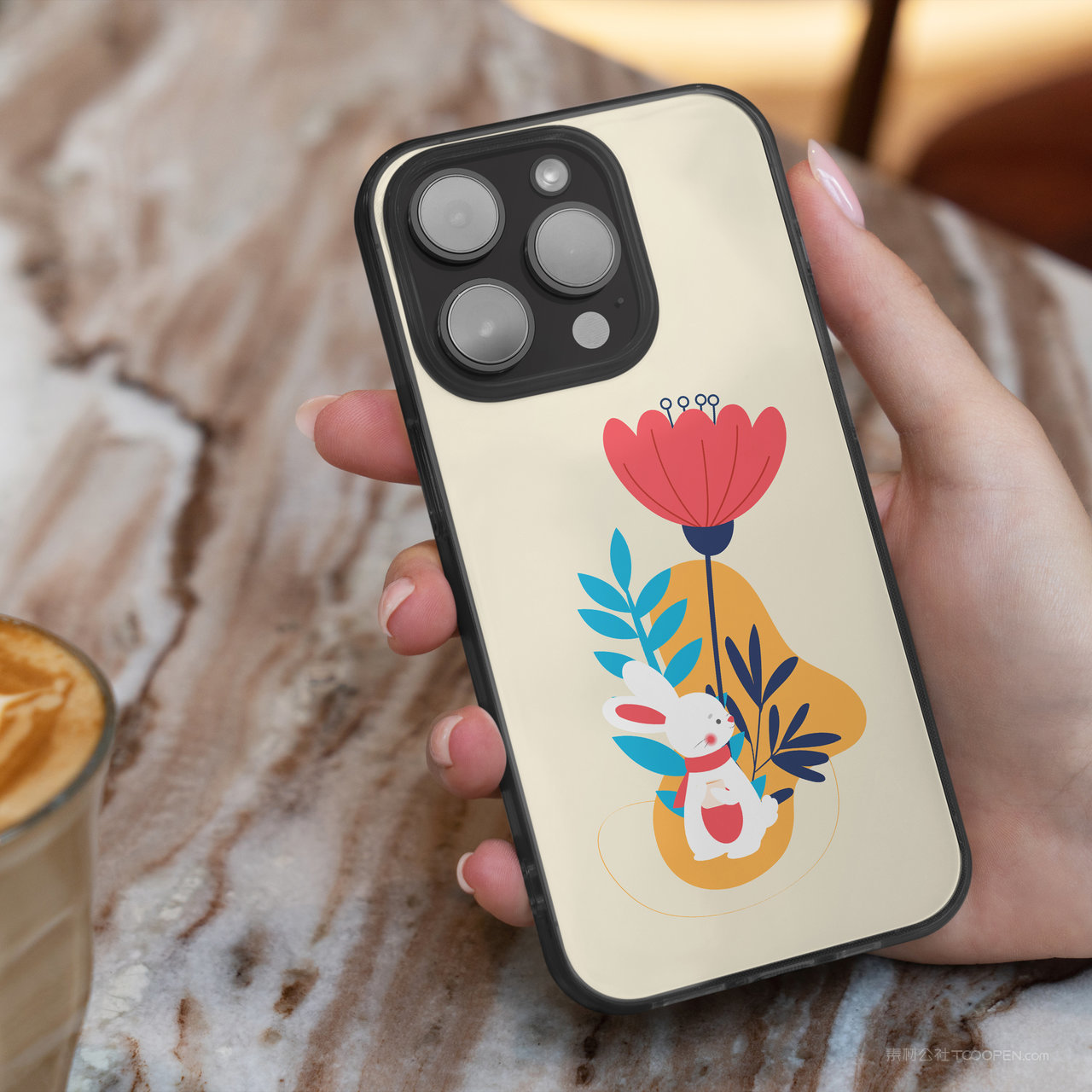 手拿手机iPhone14贴图样机