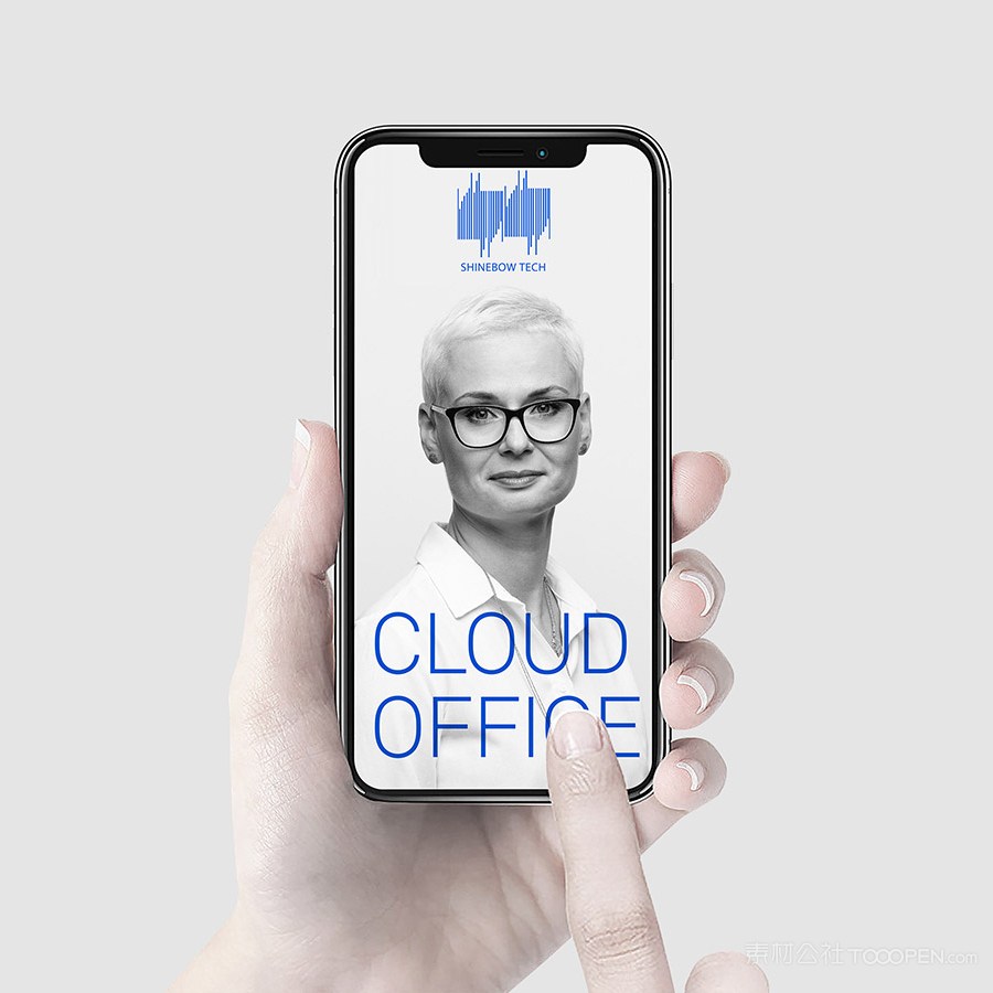 手拿手机贴图样机