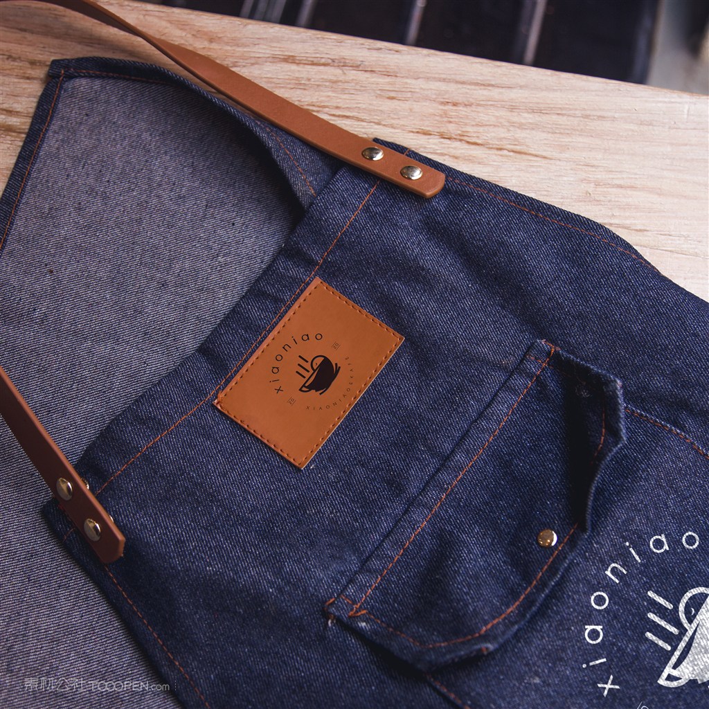 蓝色牛仔布料工作服贴图样机