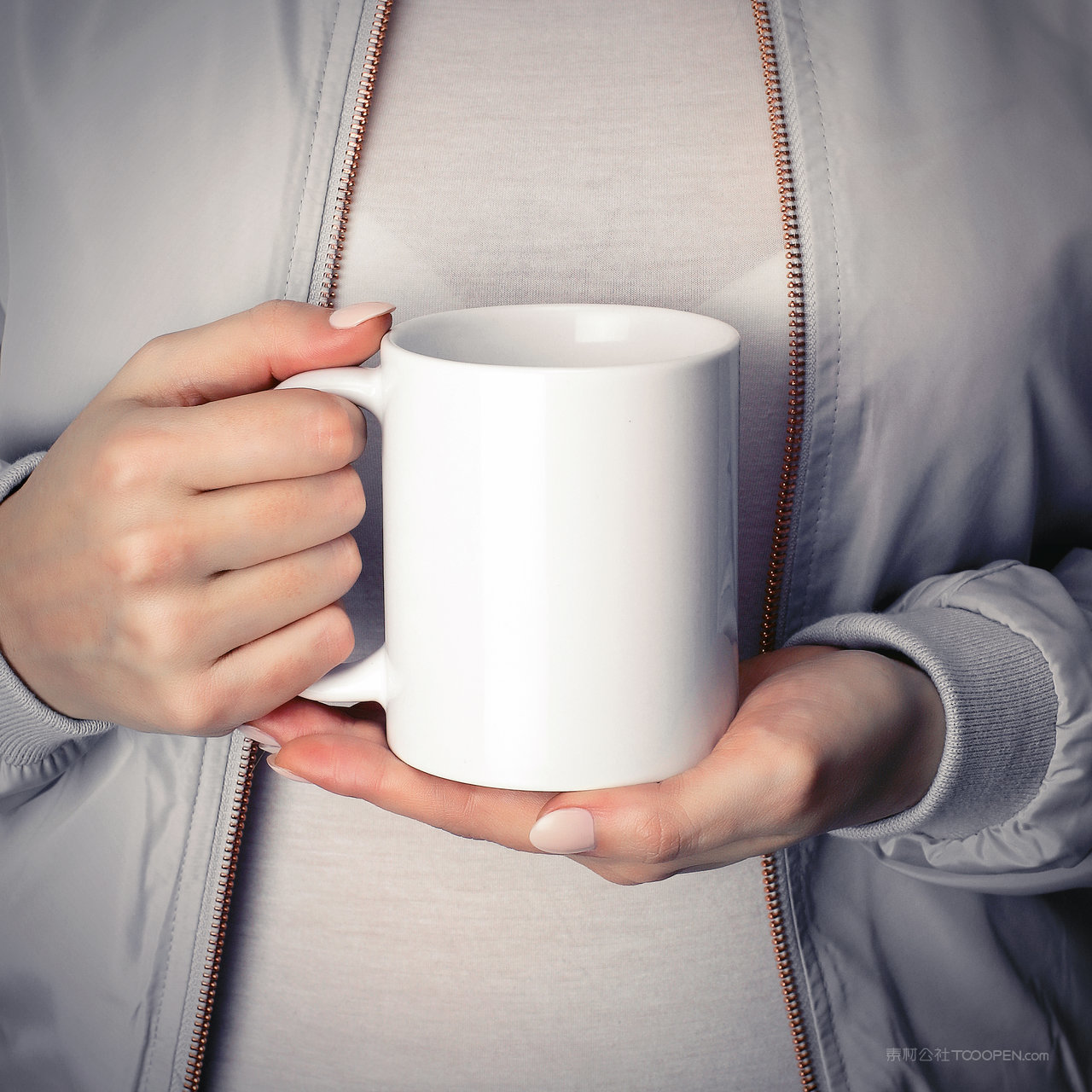 白色马克杯样机