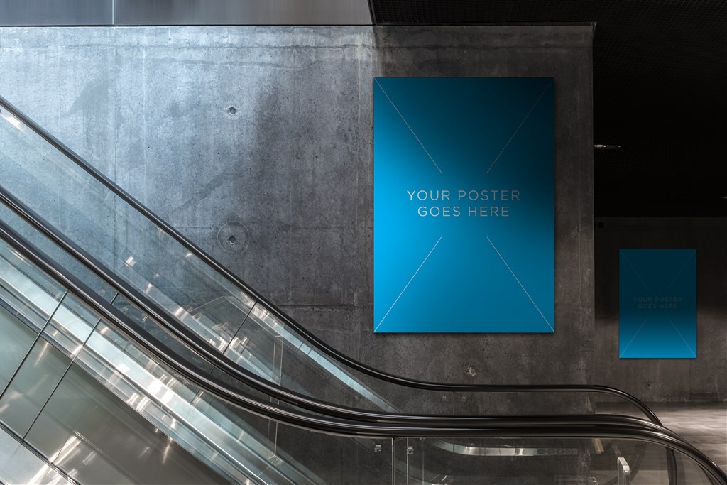 电梯口的海报样机