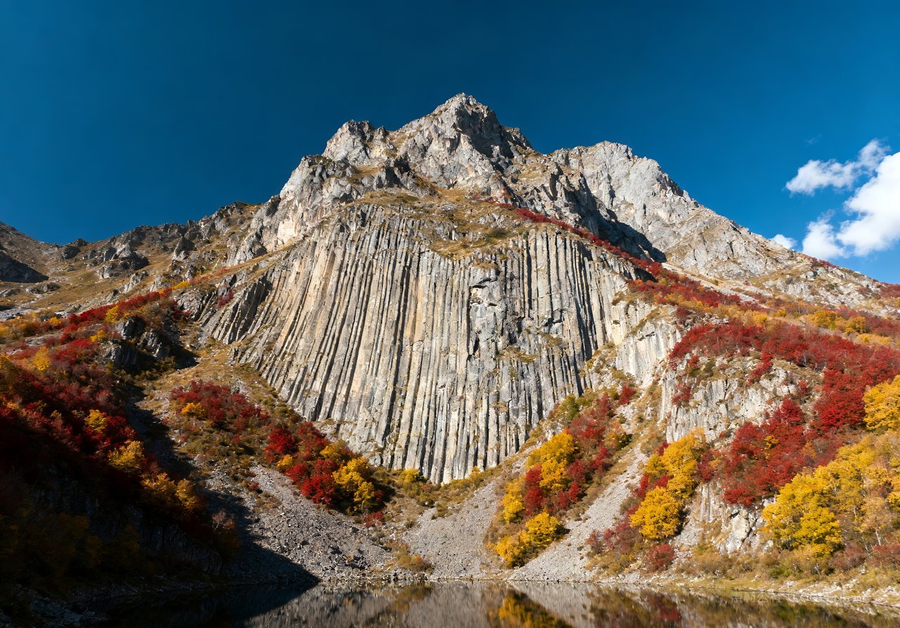 山峰湖泊青山山水唯美天空意境秋季