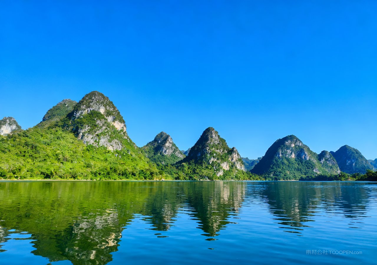 湖泊山峰群山景观天空山水自然唯美风景