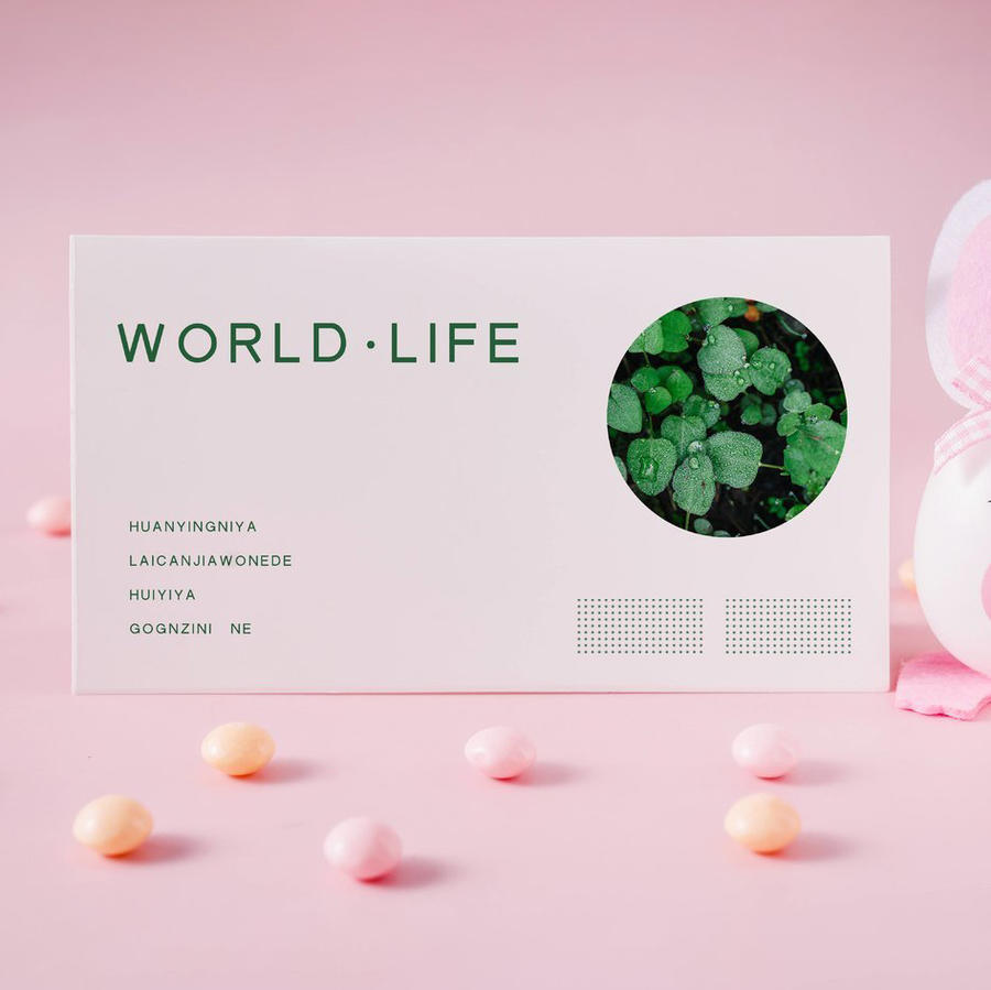 时尚粉嫩场景下的立体卡片桌签贴图样机