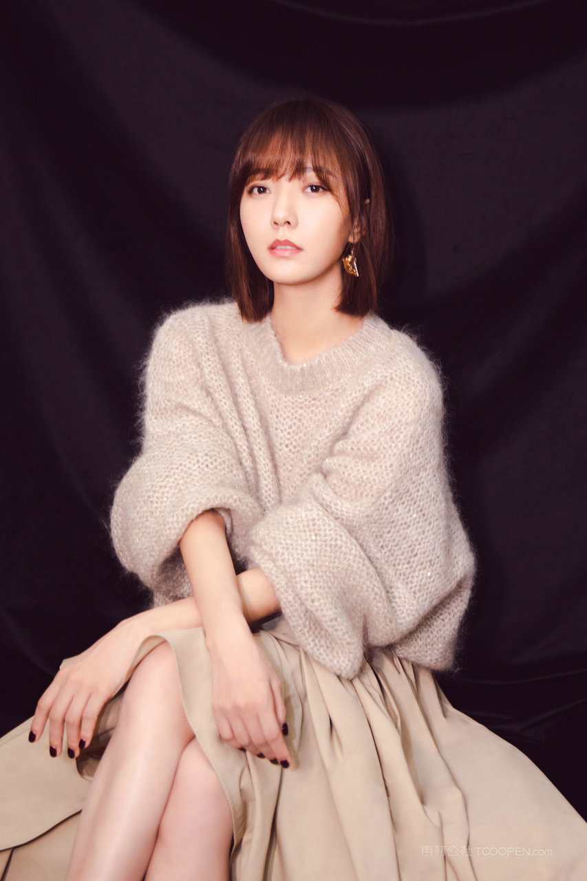 国产短发美女明星王珞丹图片