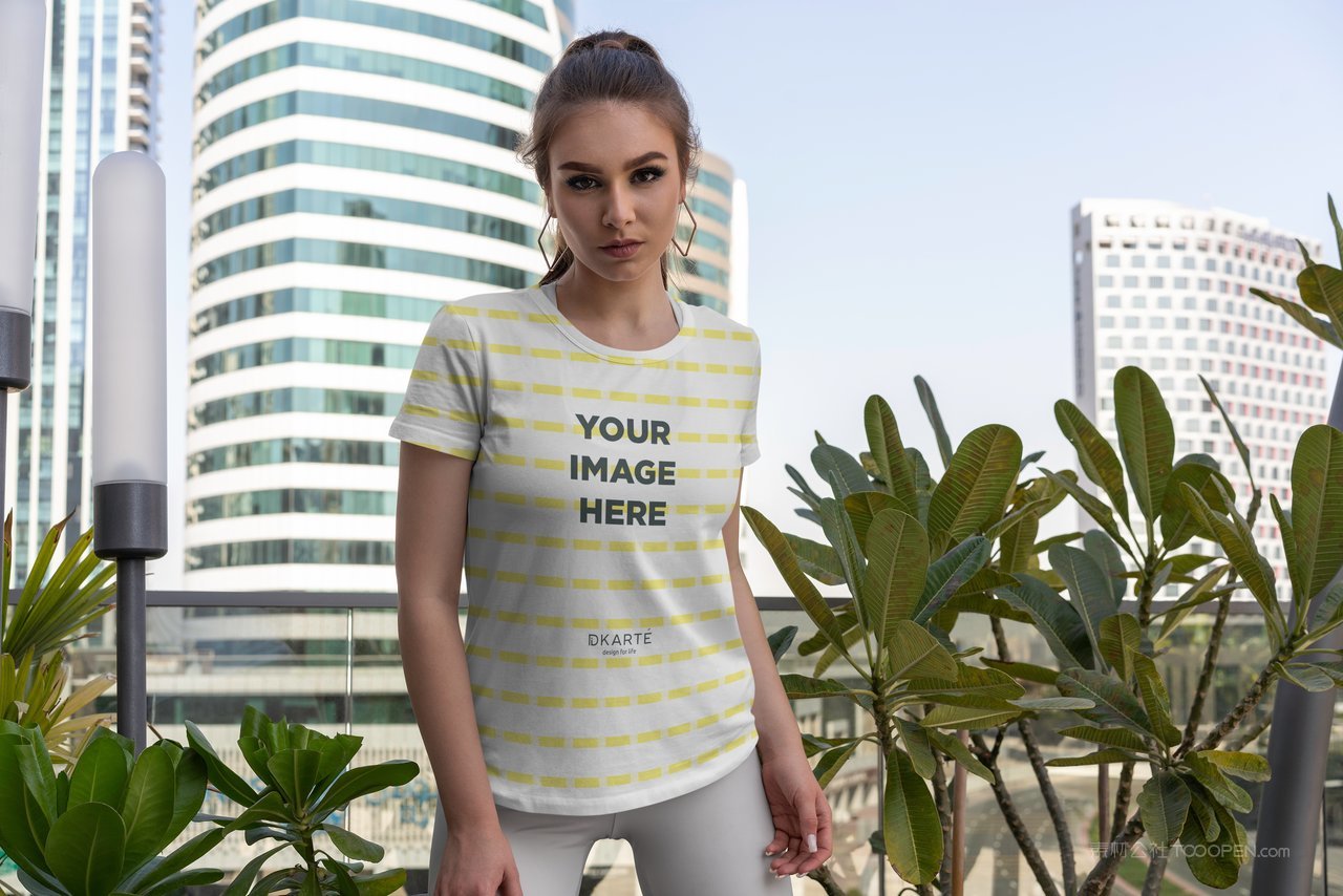 女孩T恤样机