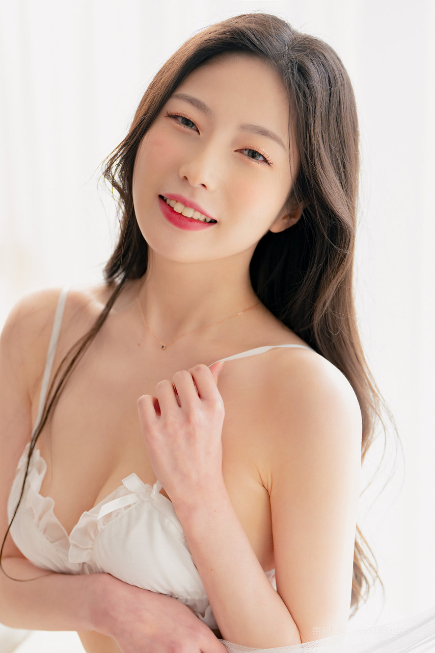 蜜桃国精产品二三三区美女专辑