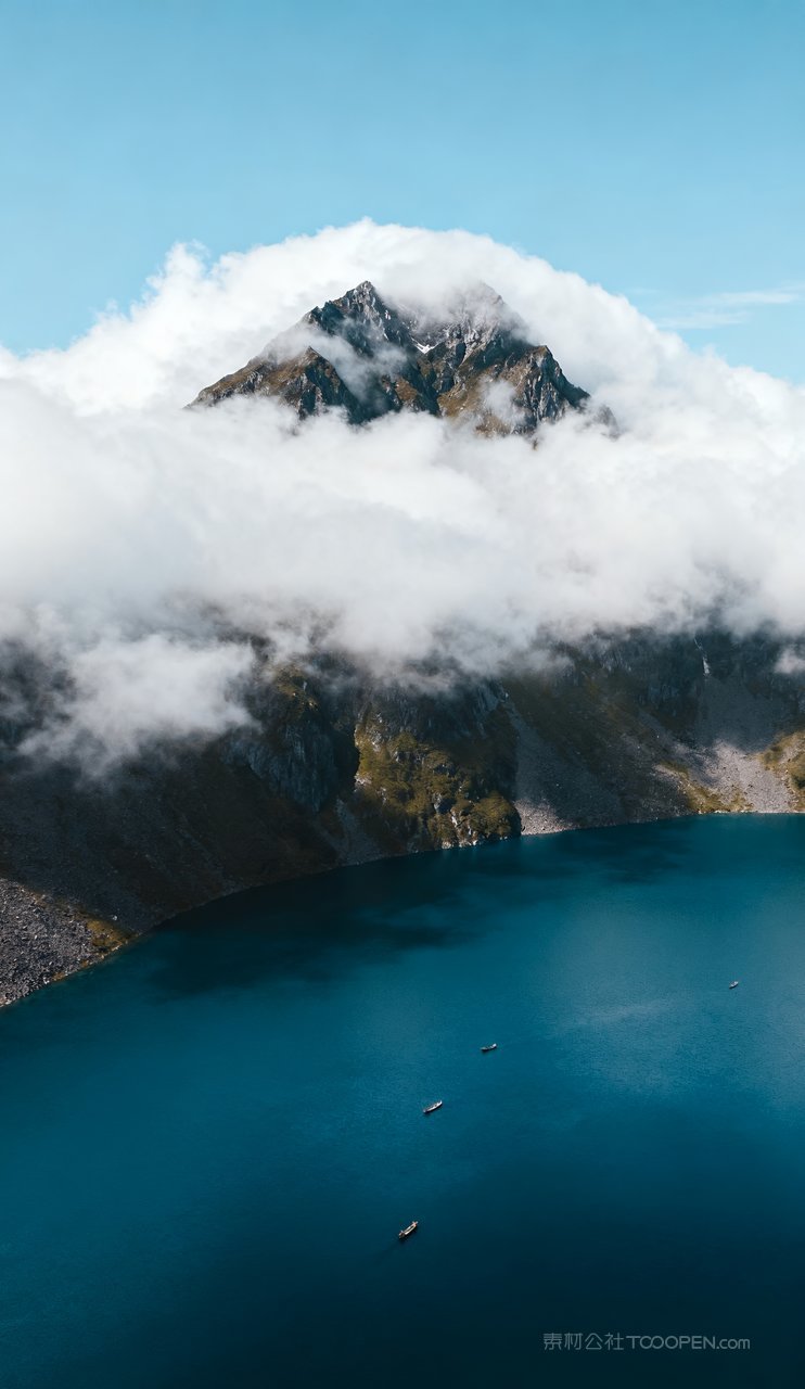 蓝天山水意境青山湖泊天空山峰唯美