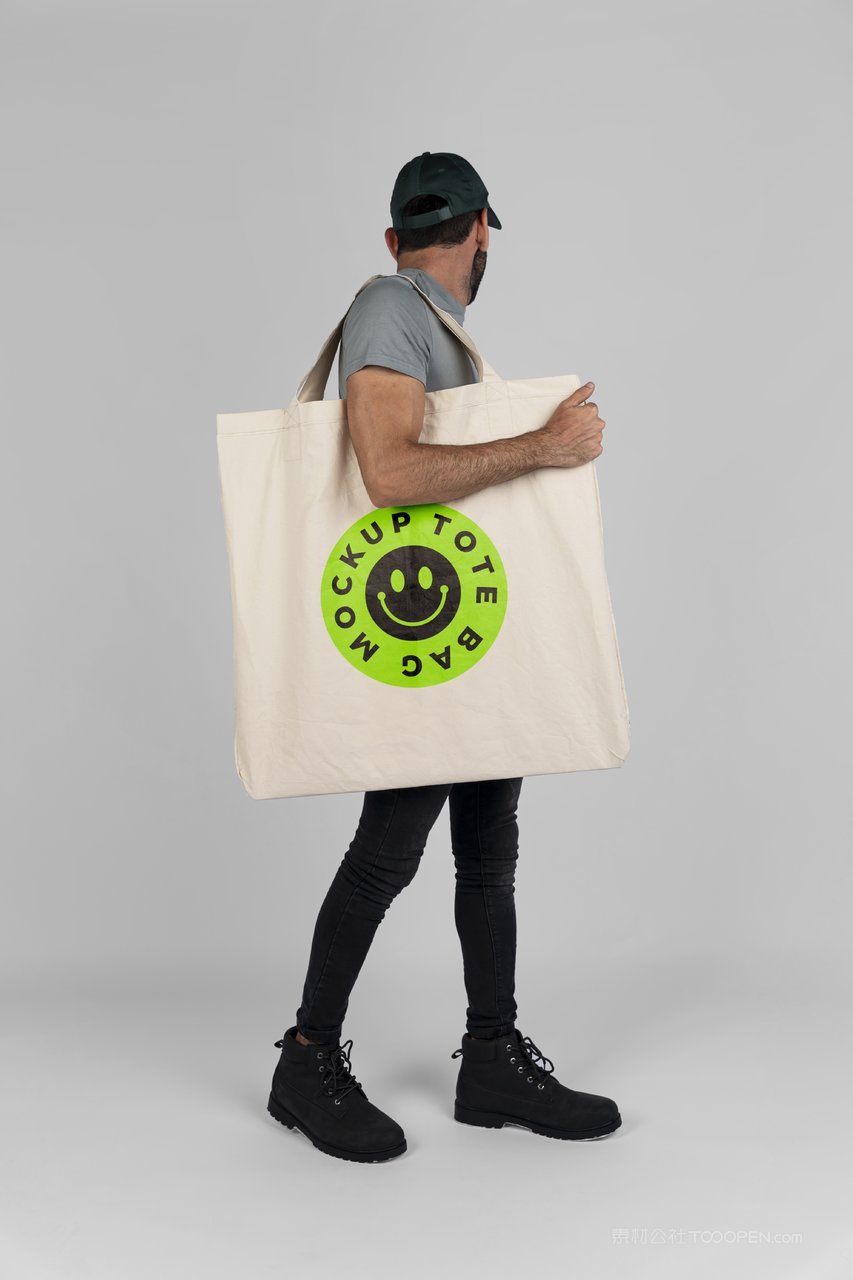 创意帆布包手提袋人提着帆布包场景样机 (6)