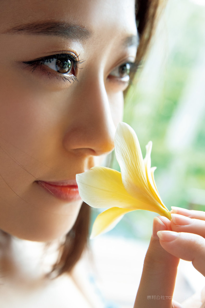 日本AV美女七海近距离特写艺术照