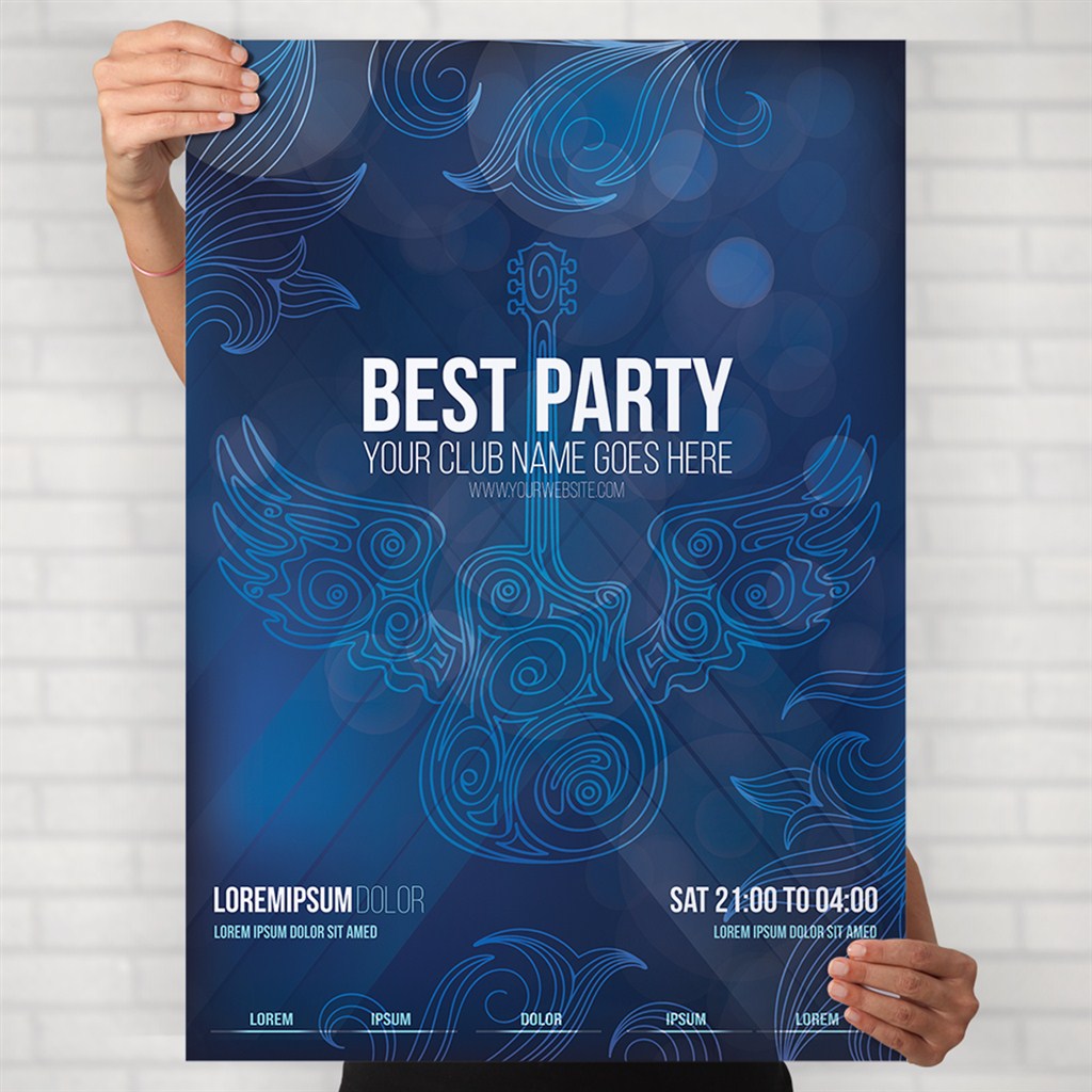 手拿海报样机贴图