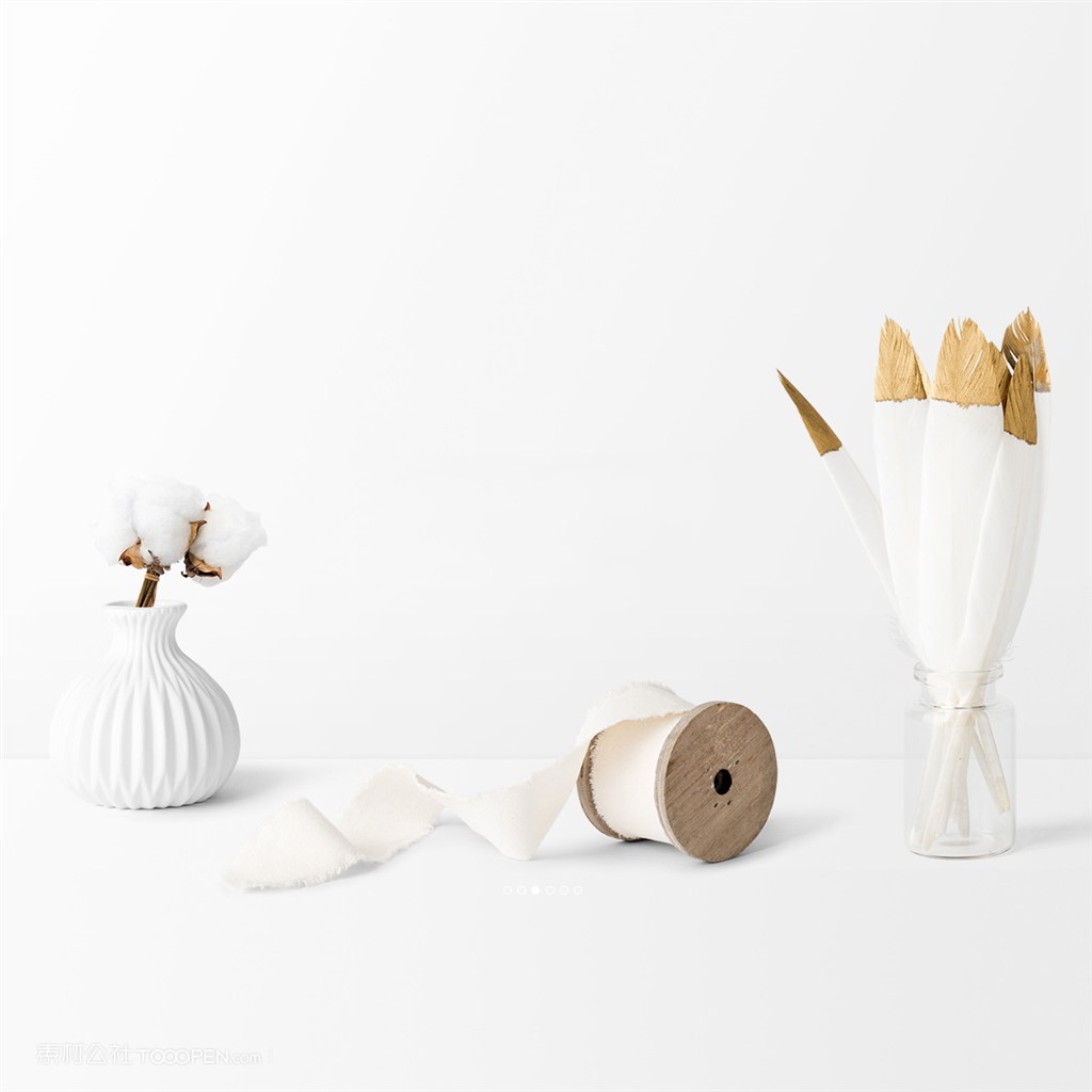 轻奢桌面绸带静物样机