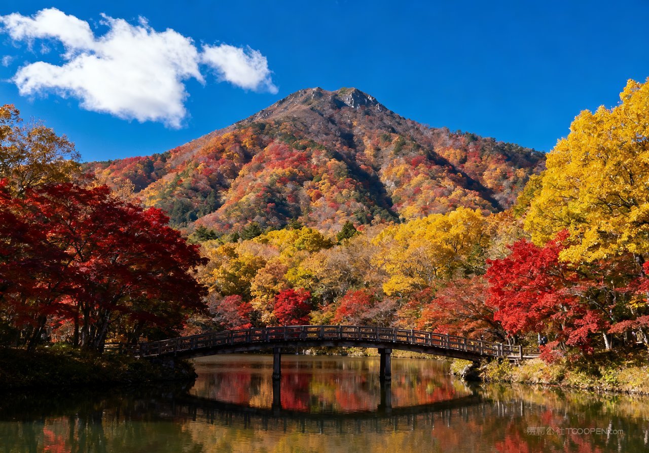 山水天空湖泊唯美山峰意境秋天青山