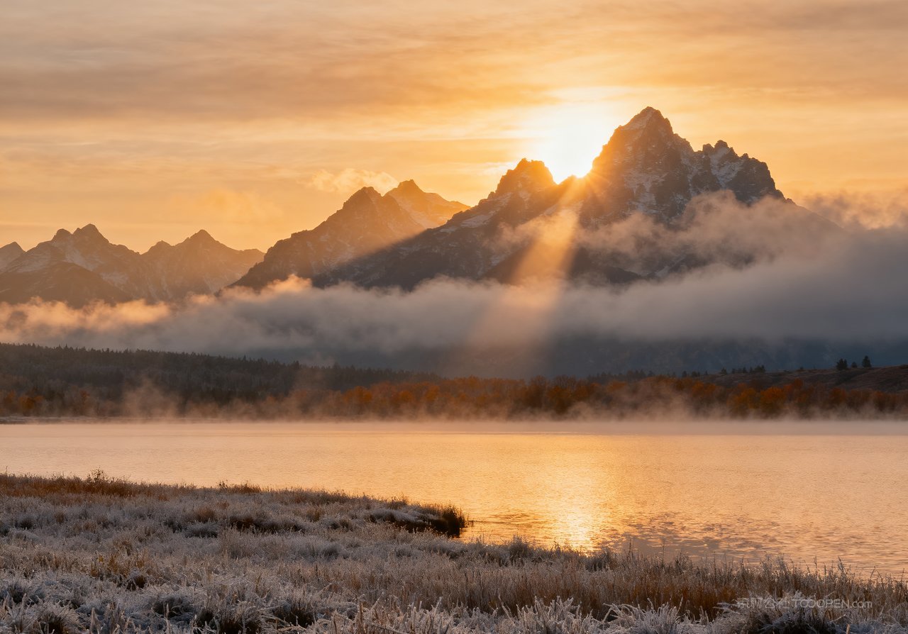 山水山峰湖泊意境秋天唯美天空
