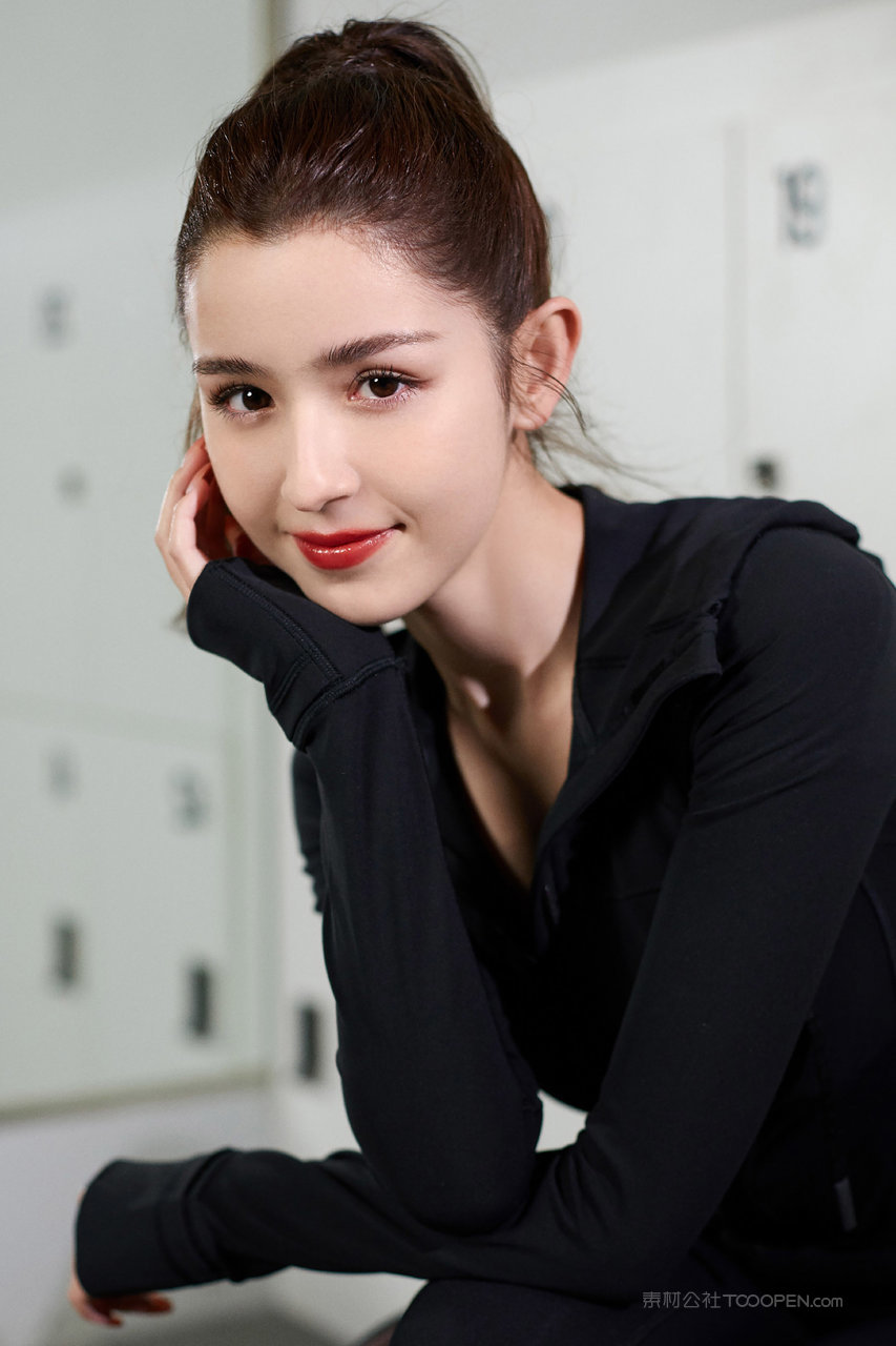 新疆美女演员哈尼克孜美照