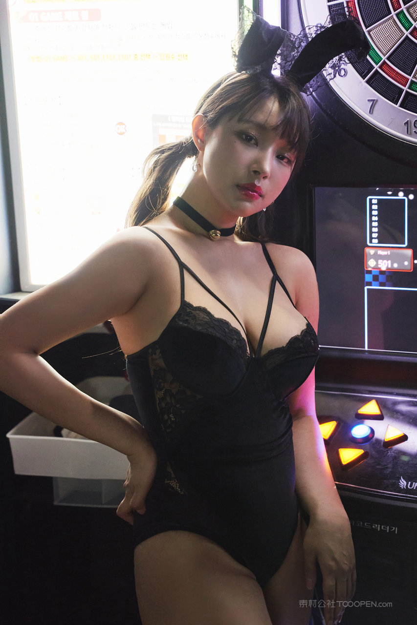 韩国大胸车模美女图片