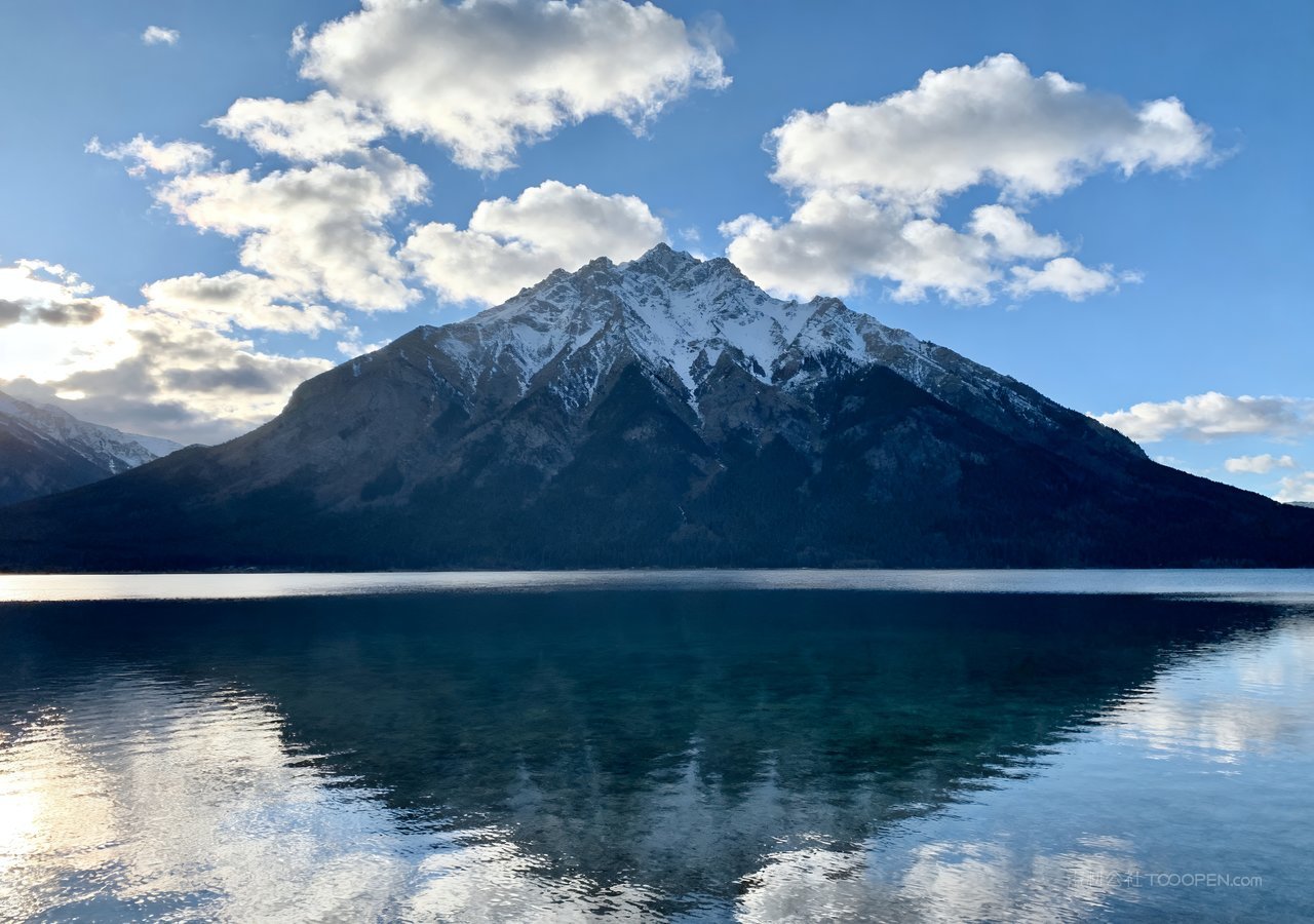 群山风景山水自然唯美景观山峰湖泊天空