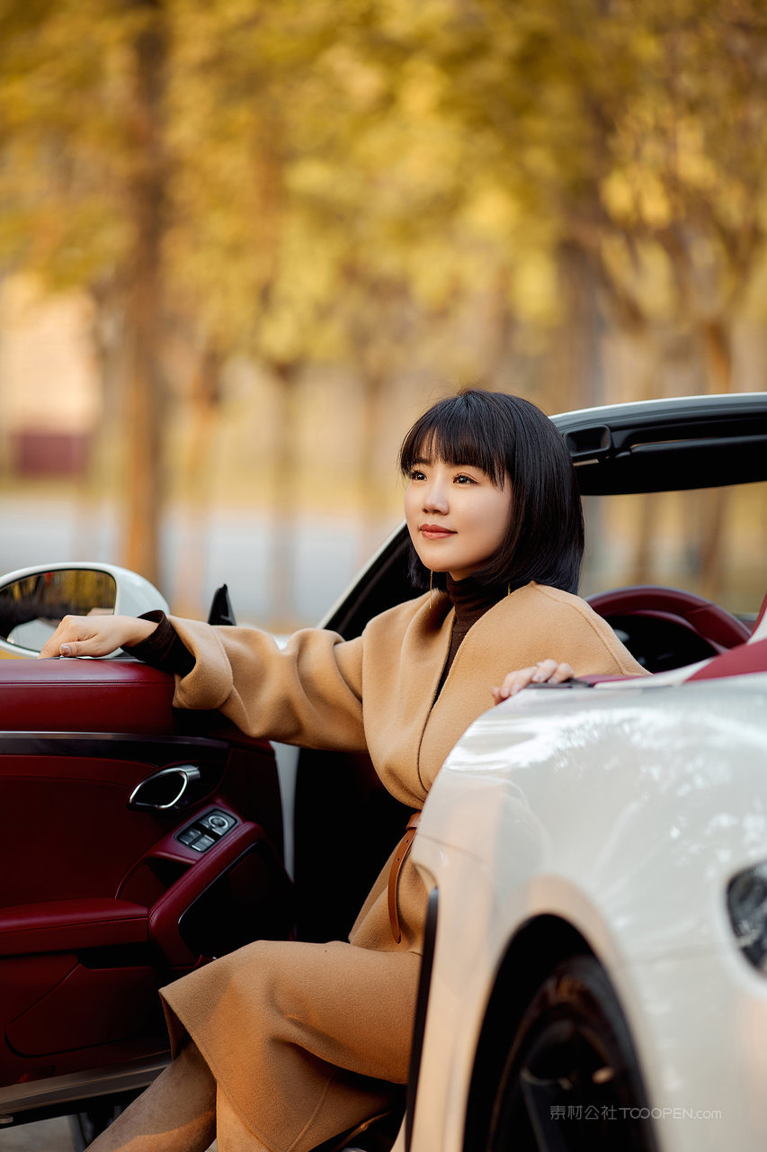 短发气质美女车模高清壁纸图片