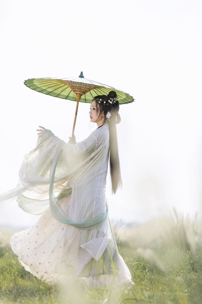 国产精品古装汉服美女艺术摄影图片