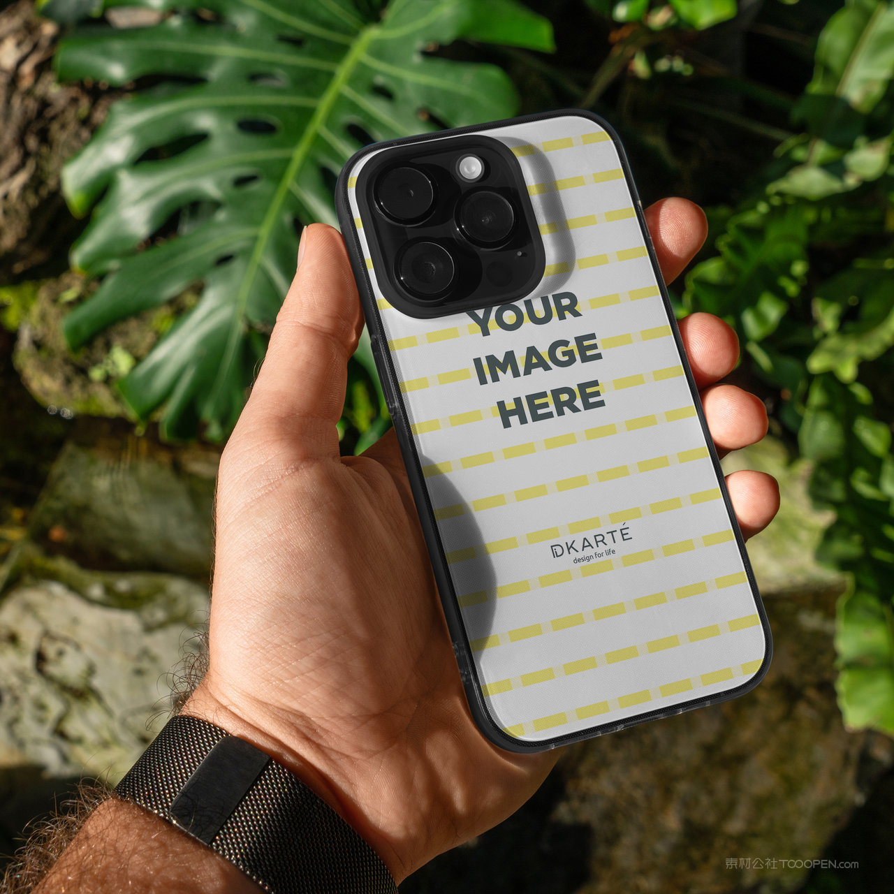 手拿手机iPhone14手机壳贴图样机