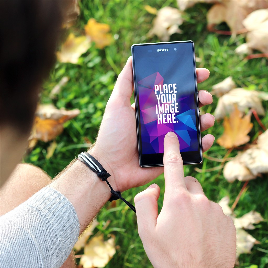 手按iPhone界面样机