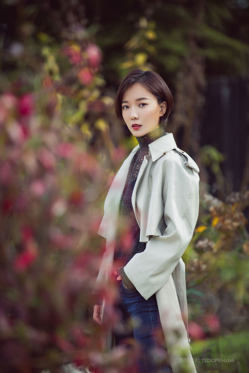 中国美女明星王珞丹户外摄影图片