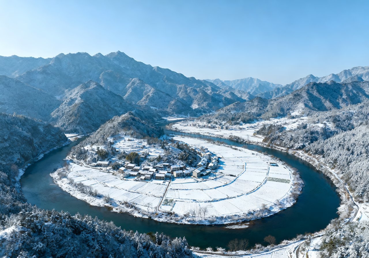 河流冬天唯美山峰风景山水雪景冬季