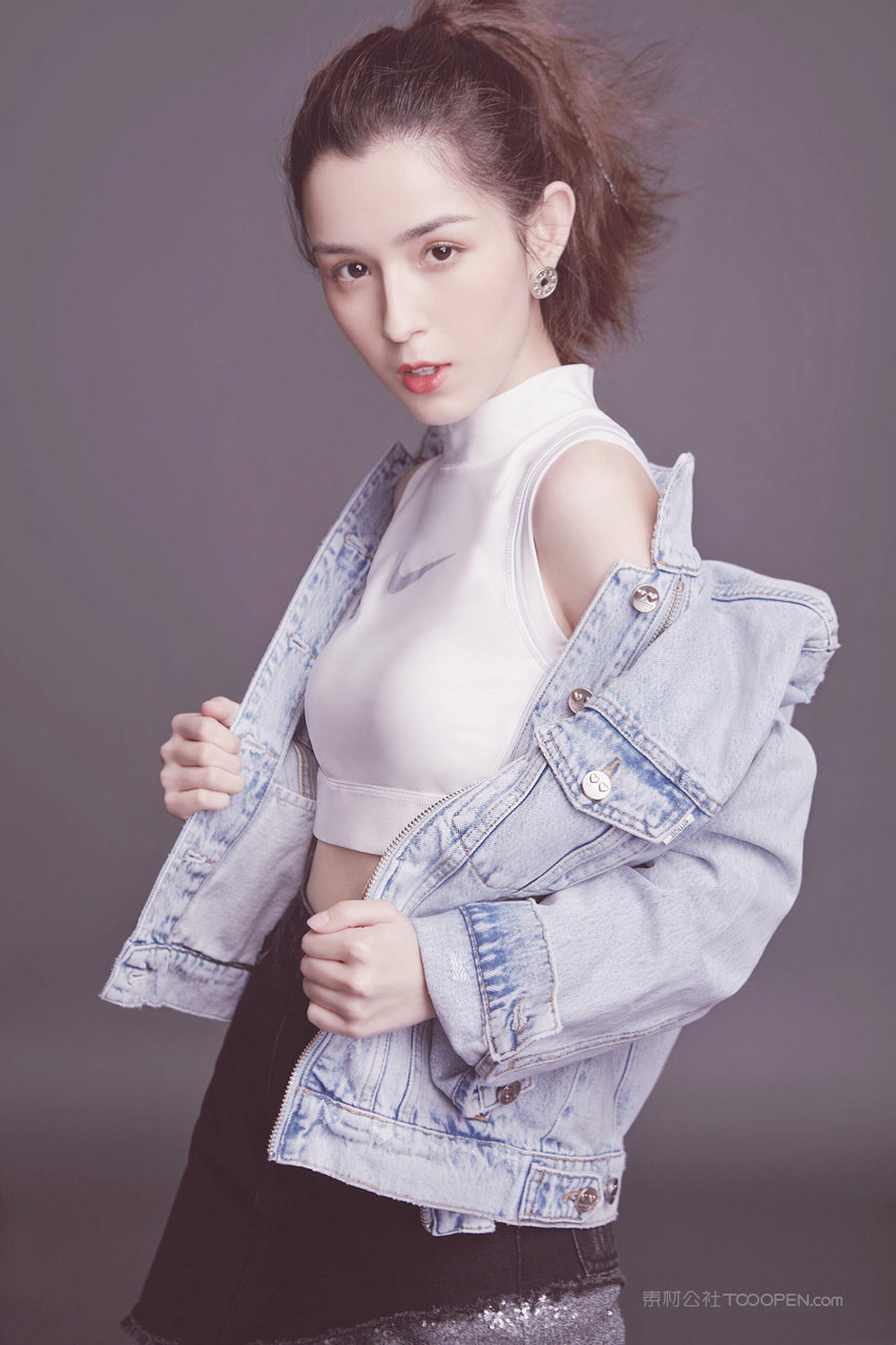 美女明星专区哈尼克孜高清图片