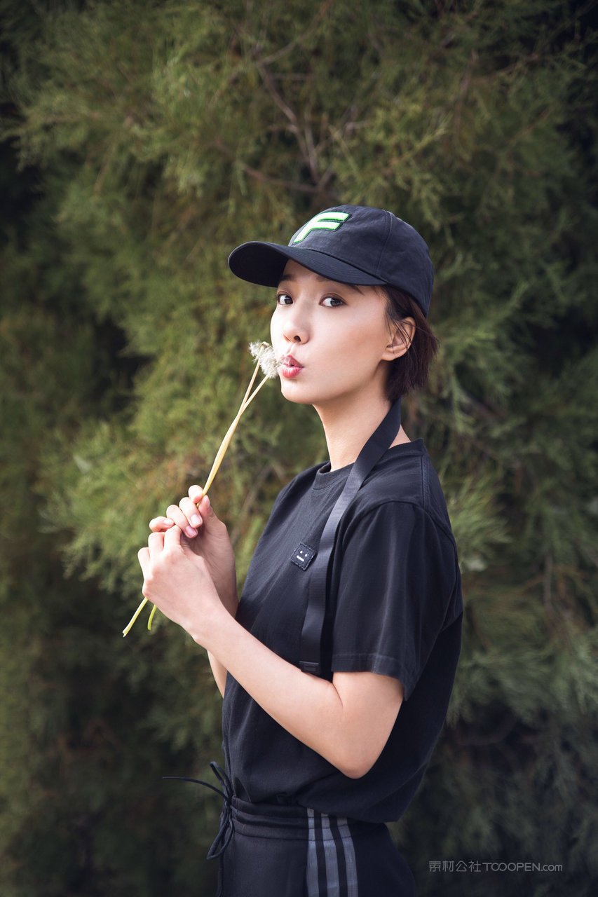 中国美女明星王珞丹运动装摄影图片