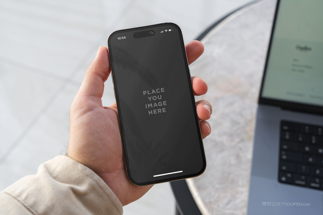 手拿手机屏幕场景样机