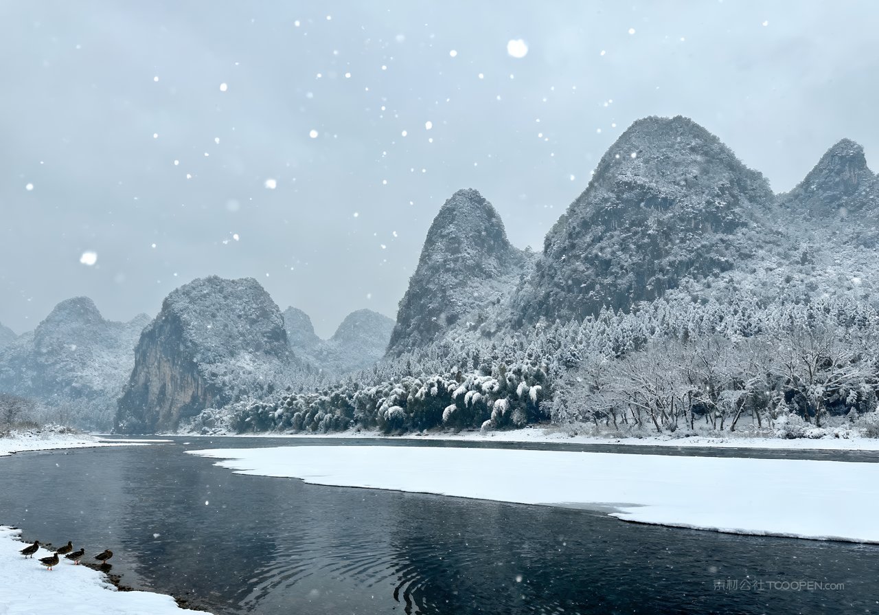 雪景山峰河流冬天自然风景唯美山水冬季