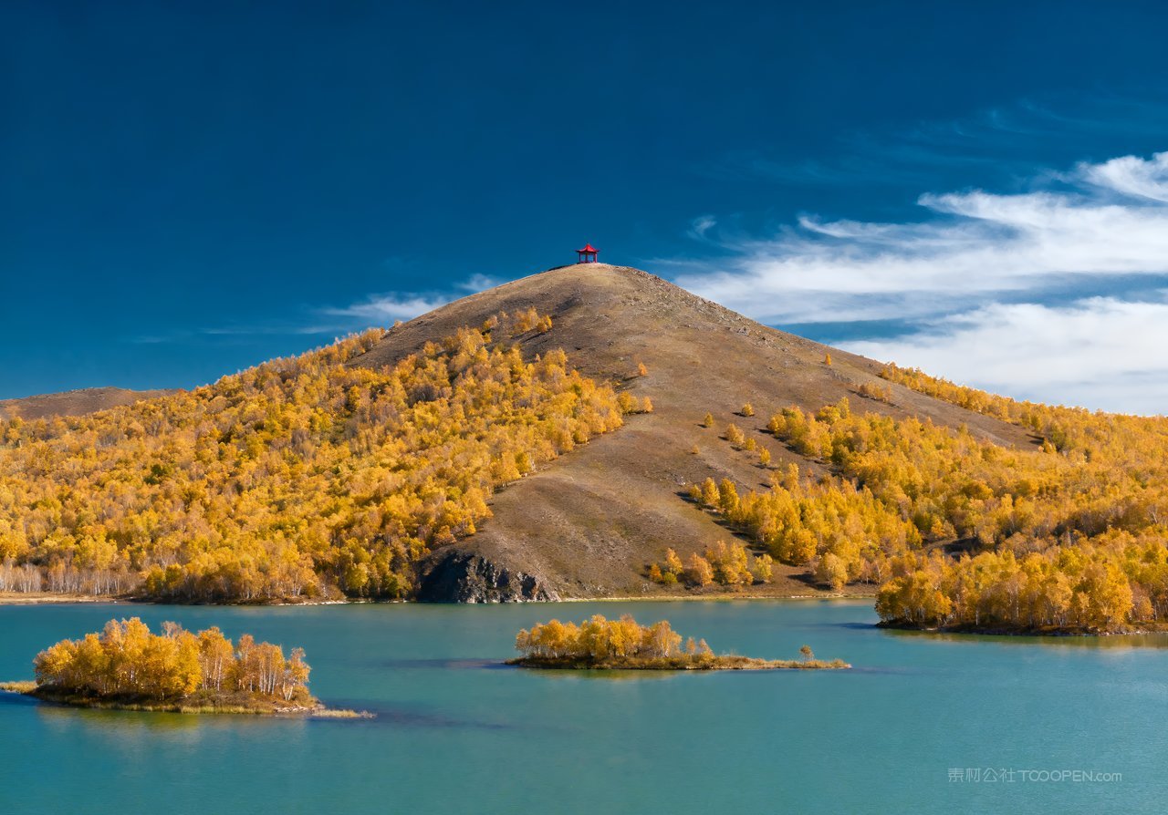 秋季青山山峰唯美天空山水湖泊意境