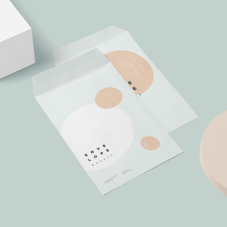 重叠摆放的信封样机