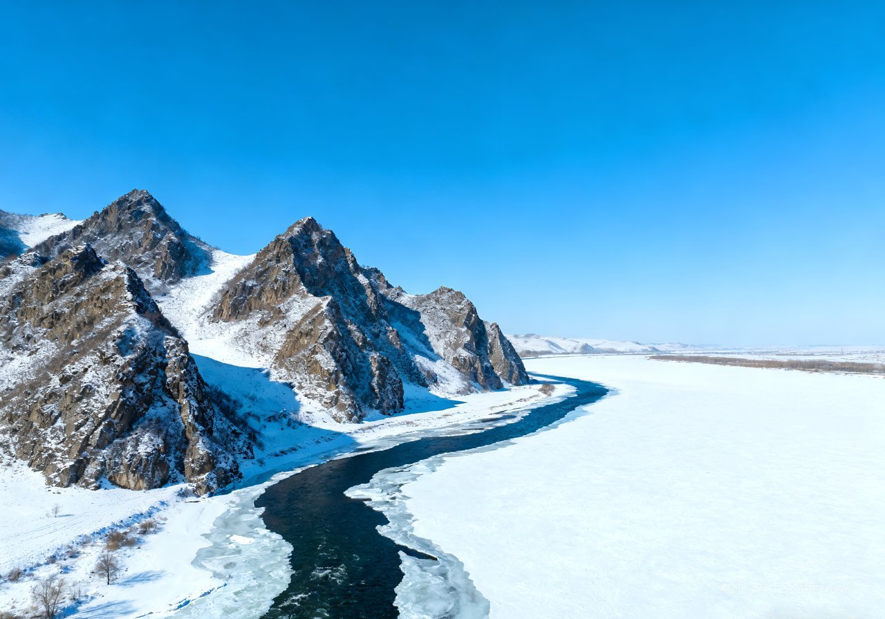 冬季风景山峰雪景河流冬天唯美山水