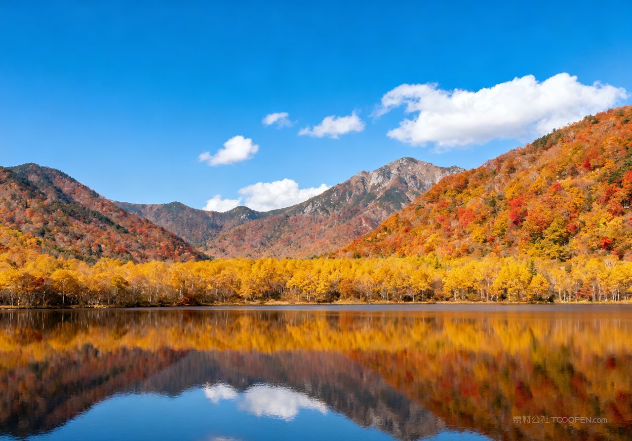 唯美天空意境山峰山水秋季湖泊青山