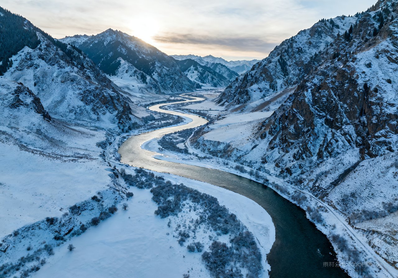 唯美山水雪景冬天山峰河流冬季风景