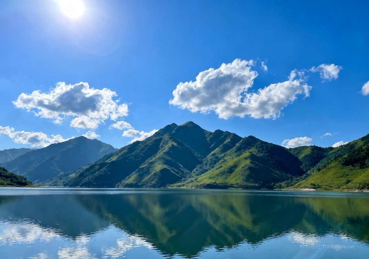 唯美湖泊山水群山风景山峰天空