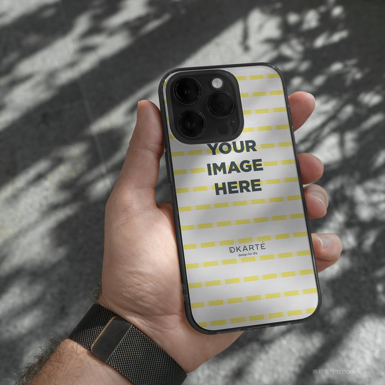 手拿苹果手机iPhone14手机壳贴图样机