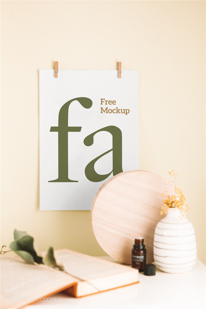 木夹子夹住的海报样机模板