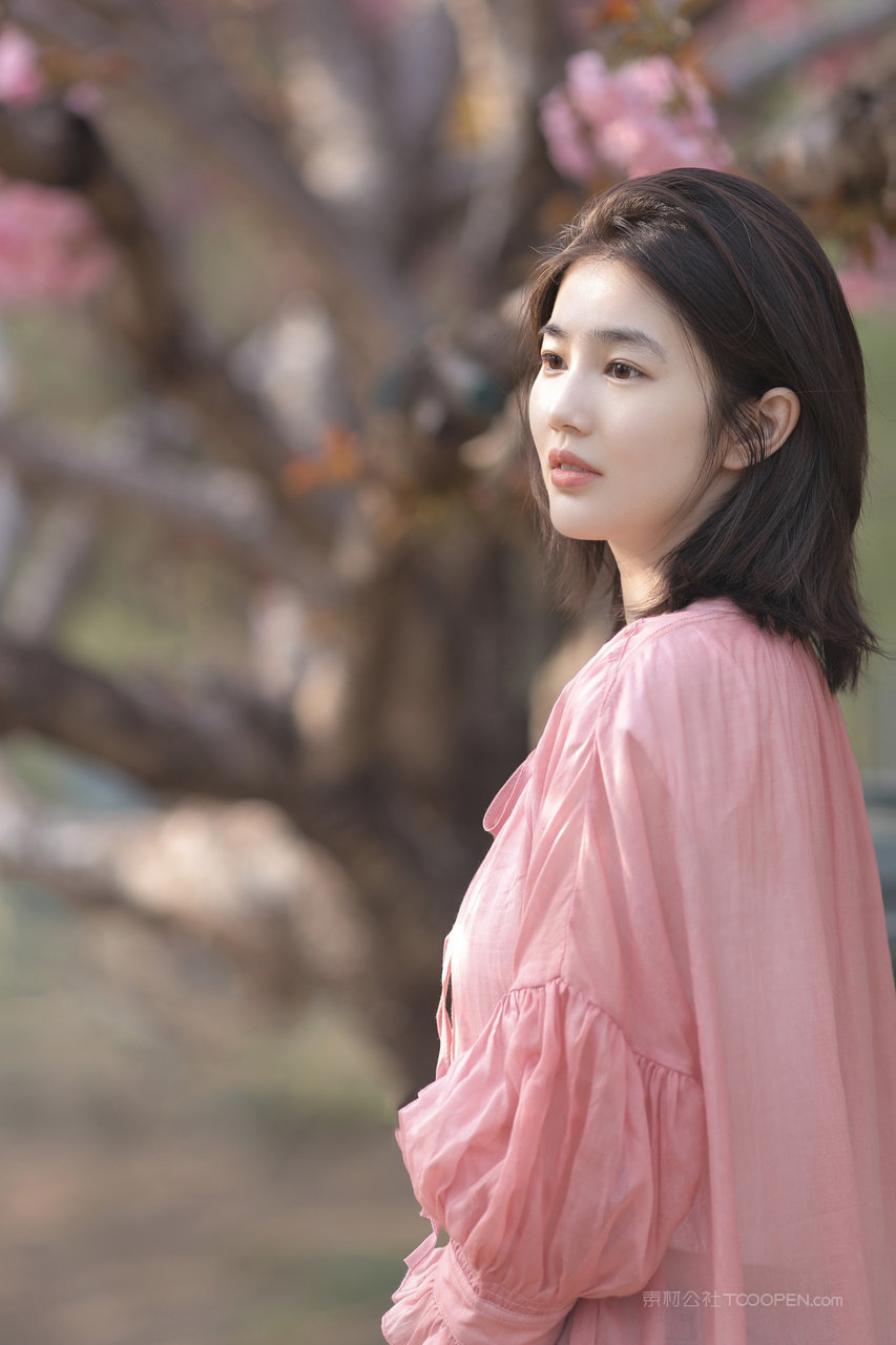 绝色颜值美女户外唯美摄影写真图片