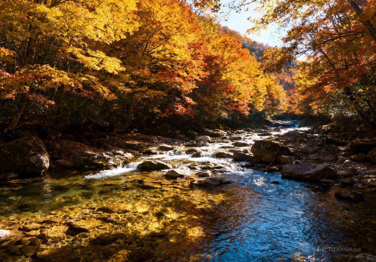 山水青山唯美山峰意境秋天天空湖泊