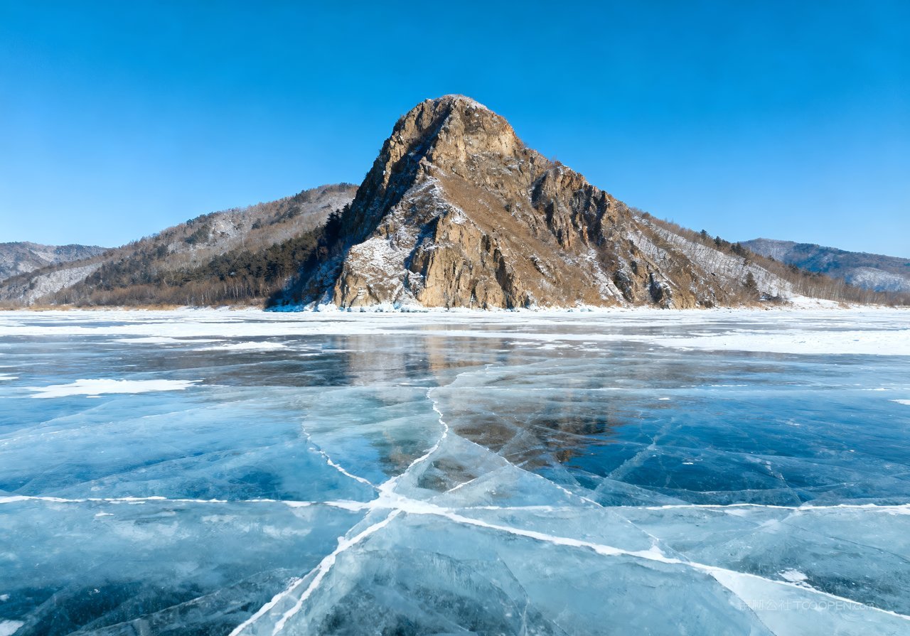 冬季唯美自然山峰雪景河流冬天风景山水