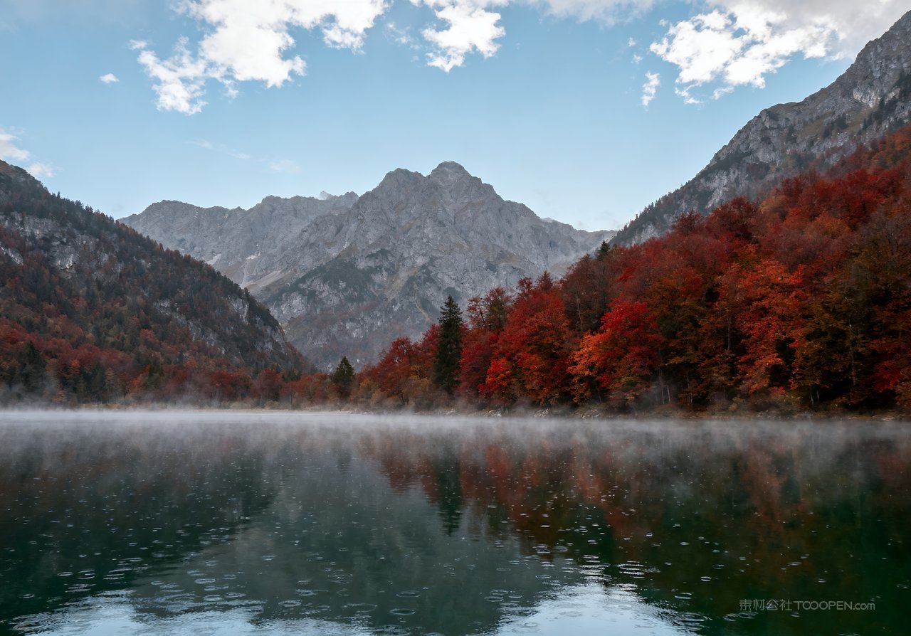 秋天天空唯美湖泊山峰意境山水