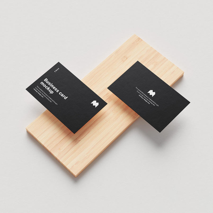 木板上简约大气的黑色名片贴图样机
