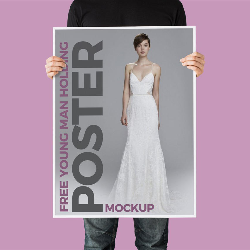 手拿海报样机